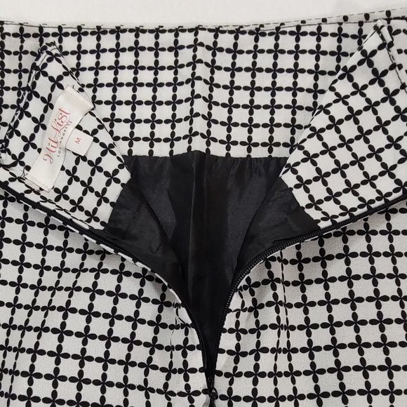 Black and White Mini Skirt Ruffled Hem Lined - Picture 5 of 12